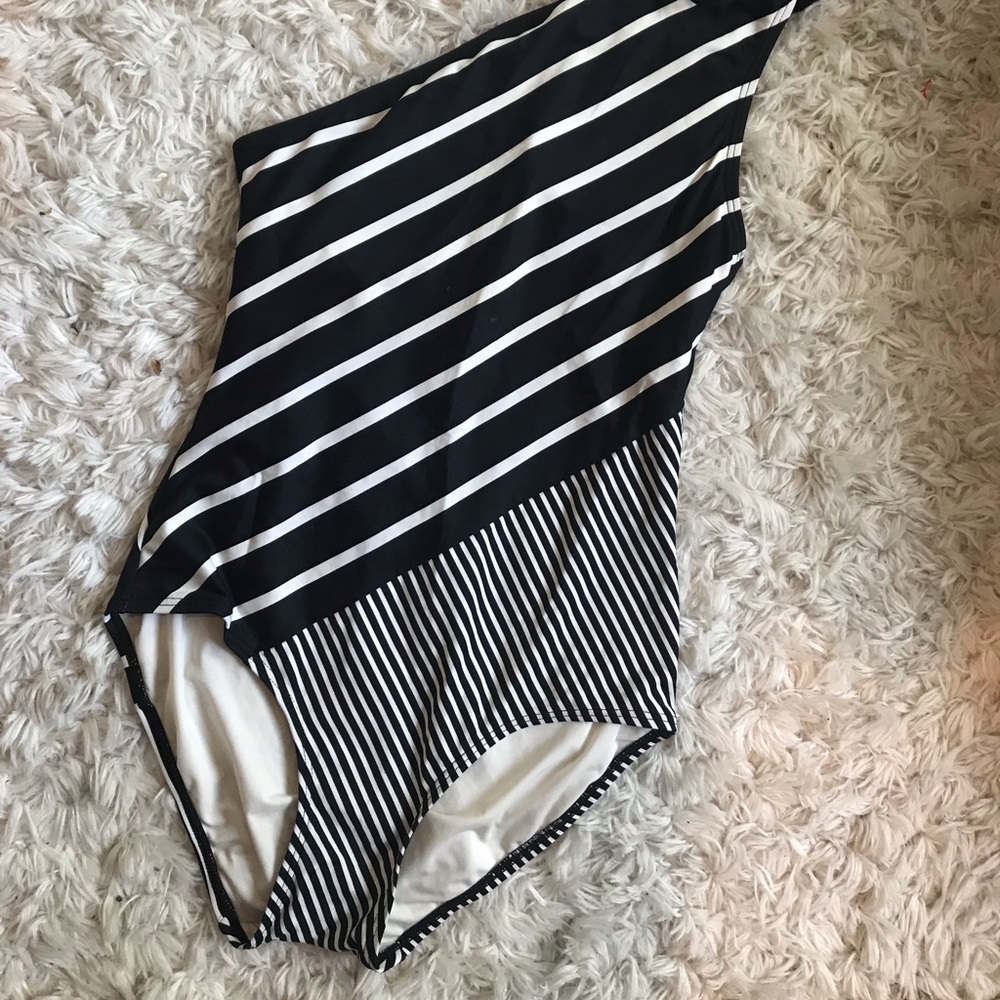 DKNY One Shoulder Black and White Stripe (1 piece)